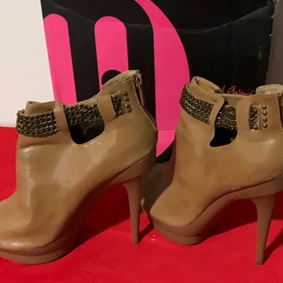 Michael Antonio Woman’s Melody Ankle Boot, Tan - Picture 6 of 6